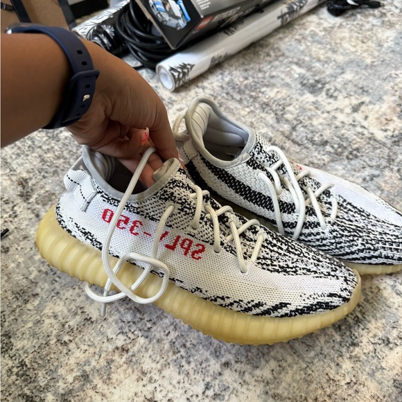 Yeezy Boost 350 V2 White Black Sneakers - Picture 1 of 4